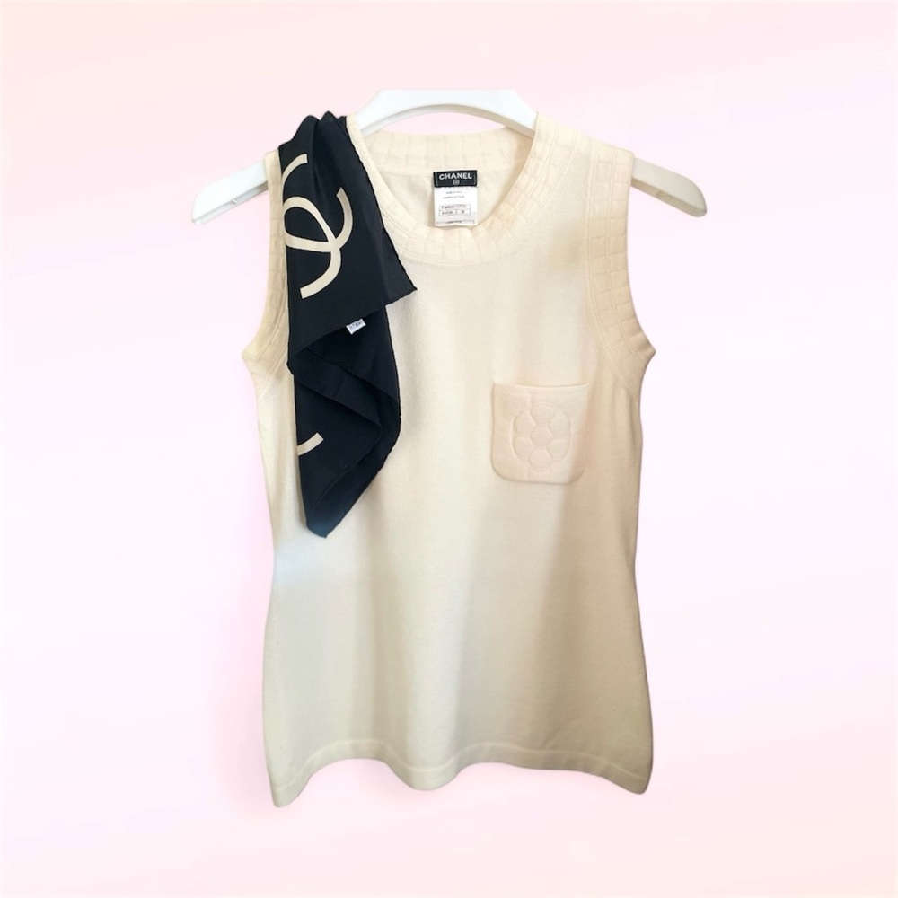 * SOLD*. CHANEL IVORY CASHMERE SLEEVELESS SWEATER EUR38